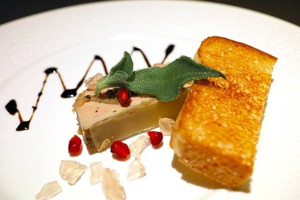 Comment mettre encore plus en valeur sur les tables des convives, le foie gras de votre mariage ?