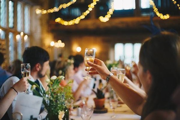 Comment faire un discours de mariage émouvant ?